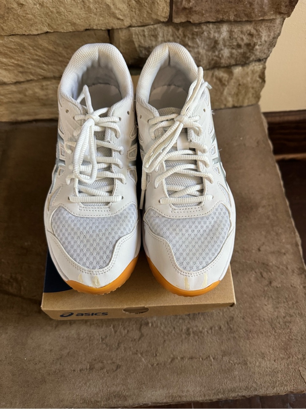 ASICS Upcourt 6 Women’s Volleyball shoes - size 8 - great condition! - Picture 2 of 6